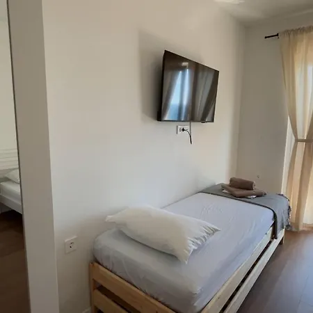 Alexa 2 Apartment *