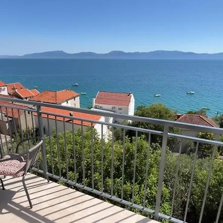 Alexa 2 Apartment *